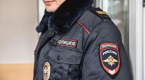Сотрудник полиции.  Фото Елены Синеок, Юга.ру