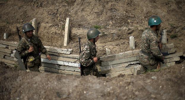 На линии соприкосновения в Нагорном Карабахе. Фото: REUTERS/Staff