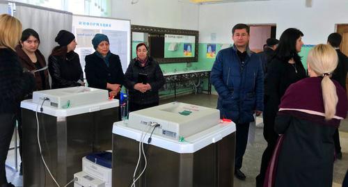 Голосование на участке №1018 в Махачкале. 18 марта 2018 года. Фото Патимат Махмудовой для "Кавказского узла".