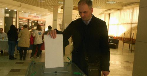 Во время голосования на избирательном участке в Нальчике. 18 марта 2018 г. Фото Людмилы Маратовой для "Кавказского узла"