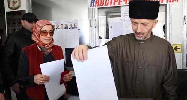 Муфтий Дагестана шейх Ахмад Афанди на выборах президента России. Кадр из видео пользователя Novosti https://www.youtube.com/watch?v=4d6yablv8YQ

