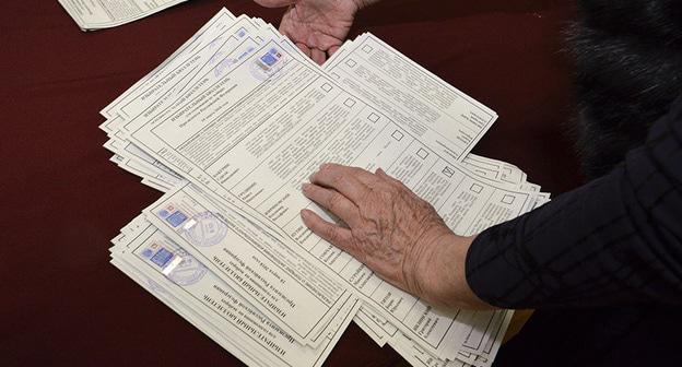 Подсчет голосов. Фото: REUTERS/Yuri Maltsev