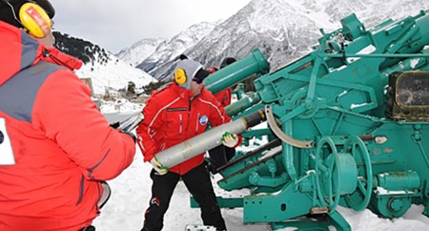 Спуск лавин. Фото http://07.mchs.gov.ru/pressroom/news/item/6642397/