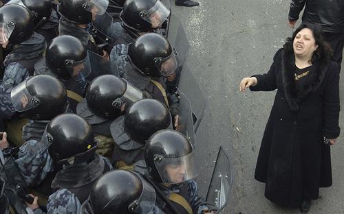 Разгон демонстрантов в Ереване. 1 марта 2008 г. Фото: REUTERS/Hayk Badalyan/Photolure 