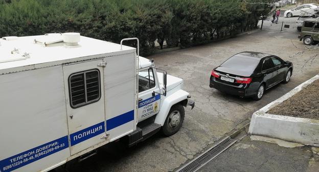 Автозак у здания суда в Сочи. 23 марта 2018 года. Фото Светланы Кравченко для "Кавказского узла".