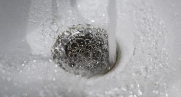 Водопроводная вода.  Фото Елены Синеок, Юга.ру