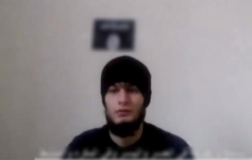Скриншот видео присяги, которую приносит запрещенной террористической организации ИГ напавший на полицейского в Грозном. https://web.telegram.org/#/im?p=@directorate4