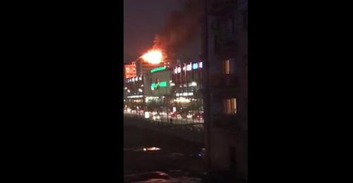 Пожар в жилом доме на улице Кадырова. Грозный, 26 марта 2018 г. Кадр из видео "Кавказского узла"