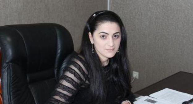 Джамиля Халлаева. Фото пресс-службы УФАС по Дагестану. http://dagestan.fas.gov.ru/sites/dagestan.f.isfb.ru/files/styles/news_fixed_width/public/img_8790_0.jpg?itok=5PVUUx_c