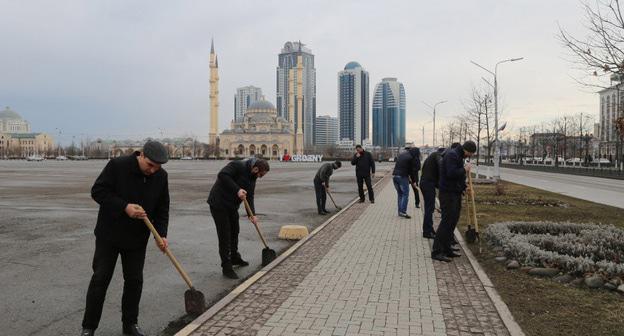 Субботник в Грозном. Фото: пресс-служба мэрии города Грозный