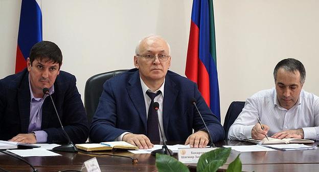 Министр сельского хозяйства и продовольствия Дагестана Абдулмуслим Абдулмуслимов (в центре) принял участие в работе круглого стола. Фото http://mcxrd.ru/