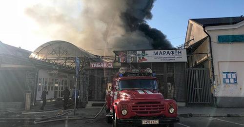 Пожар на рынке Нальчика. 16 апреля 2018 г. Фото: Пресс-служба МЧС по Кабардино-Балкарии
