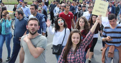 Участники акции. Ереван, 19 апреля 2018 г. Фото Тиграна Петросяна для "Кавказского узла"