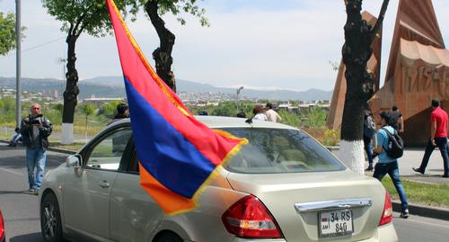 Протестующие на шествии в Ереване 19.04.2018. Фото Тиграна Петросяна для "Кавказского узла"