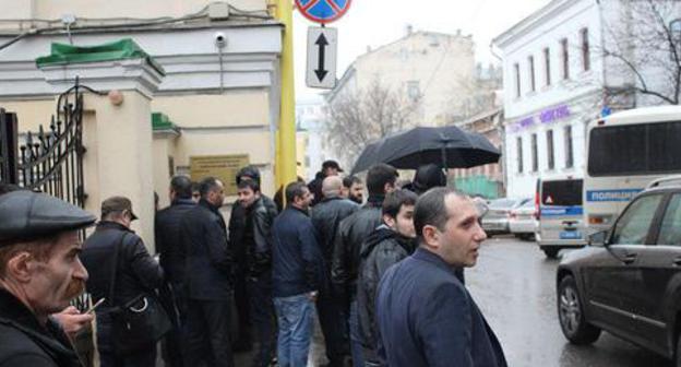 Возле посольства Армении в Москве. 18 апреля 2018 г. Фото Гора Алексаняна для "Кавказского узла"