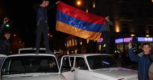 Протестующие перекрыли дорогу в Ереване, 21 апреля 2018 год. Фото Тиграна Петросяна для "Кавказского узла". 