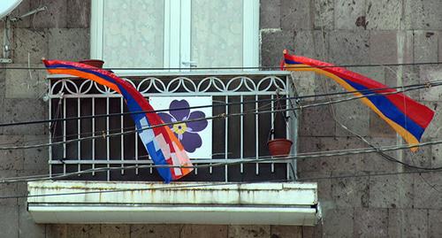 Символики геноцида армян, флаги Армении и Карабаха. Фото Алвард Григорян для "Кавказского узла"