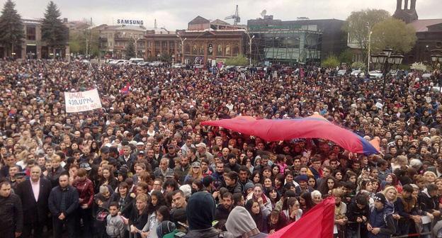 Митинг в Гюмри. 27 апреля 2018 г. Фото Артема Шабанова для "Кавказского узла"