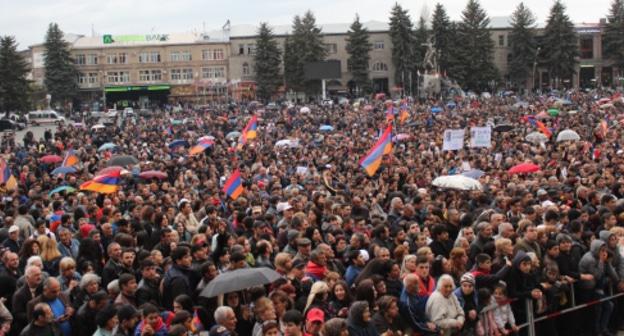 Митинг оппозиции в Гюмри стал самым массовым из всех оппозиционных акций, ранее проходивших в городе, 27 апреля 2018 год. Фото: Гор Алексанян для