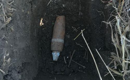 Обнаруженный в Северной Осетии снаряд. 27 апреля 2018 года. Фото пресс-службы Росгвардии. http://www.rosgvard.ru/ru/news/article/v-severnoj-osetii-saperami-rosgvardii-obezvrezhen-vzryvoopasnyj-snaryad