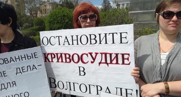 Участники митинга в защиту осужденных полицейских. Волгоград, 29 апреля 2018 года. Фото Татьяны Филимоновой для "Кавказского узла"