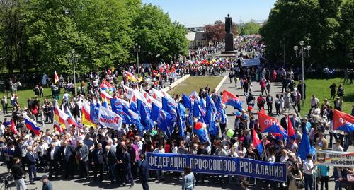 Первомайские шествие и митинг собрали 10 тысяч человек во Владикавказе. Фото Эммы Марзоевой для "Кавказского узла"