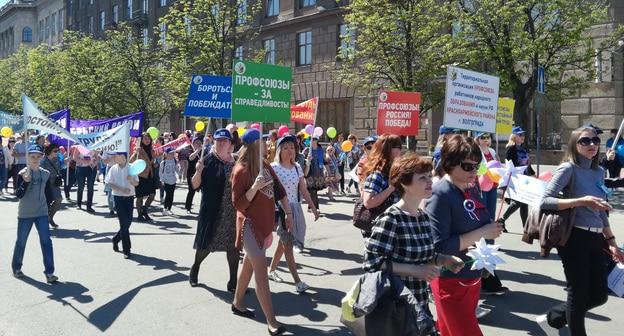 Участники праздничного шествия в Волгограде. 1 мая 2018 года. Фото Татьяны Филимоновой для "Кавказского узла".
