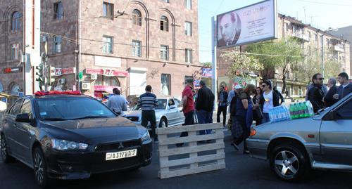 Перекрытие дорог в Армении. Фото Тиграна Петросяна для "Кавказского узла"