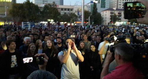 Размик Симонян (в центре) на митинге сторонников Навального. Краснодар, 7 октября 2017 г. Фото предоставлено "Кавказскому узлу" краснодарским штабом Навального