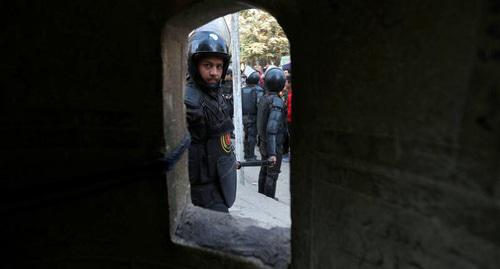 Сотрудник полиции в Каире. Фото Reuters