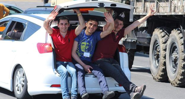 Сторонники Пашиняна  в Ереване. Фото Тиграна Петрсояна для "Кавказского узла"