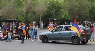 Участники протестов  в Ереване. Фото Тиграна Петрсояна для "Кавказского узла"