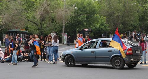 Участники протестов  в Ереване. Фото Тиграна Петрсояна для "Кавказского узла"