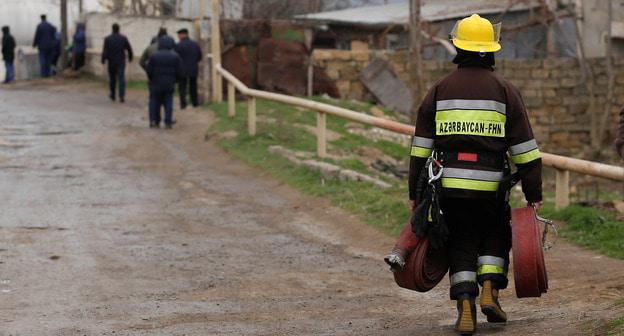 Пожарный. Фото: REUTERS/Aziz Karimov