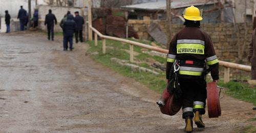 Пожарный. Фото: REUTERS/Aziz Karimov