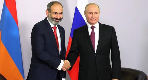 Владимир Путин (справа) с премьер-министром Республики Армения Николом Пашиняном. Фото http://kremlin.ru/
