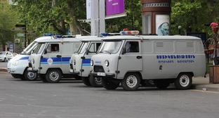 Полицейские автобусы. Фото Тиграна Петросяна для "Кавказского узла"