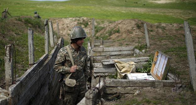 На линии соприкосновения в Нагорном Карабахе. Фото: REUTERS/Staff