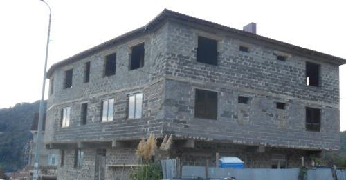 Недостроенный дом в Сочи, судьбу которого должен решить суд. Фото Светланы Кравченко для "Кавказского узла".