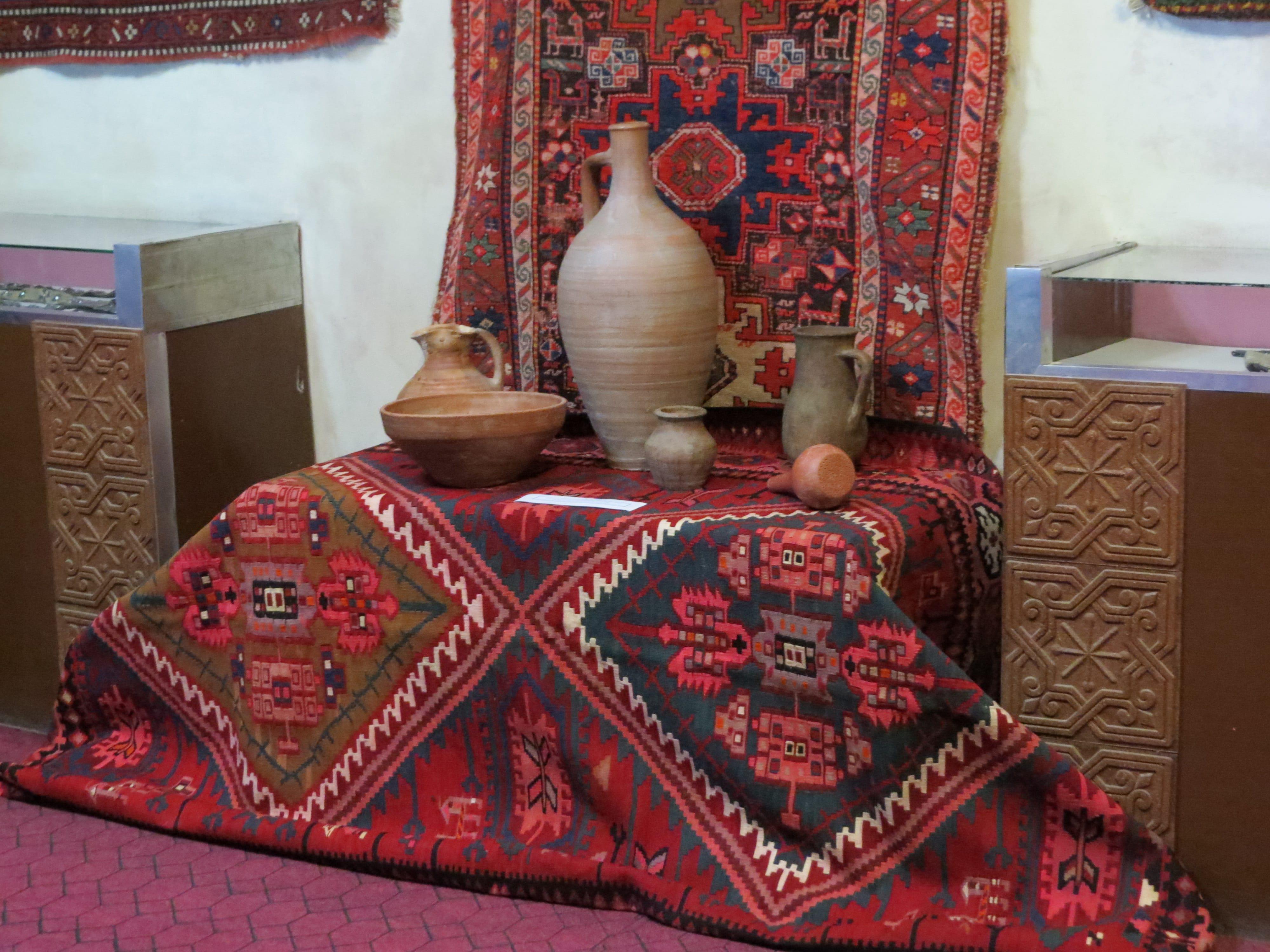 Выставка ковров в государственном историко-краеведческом музее Нагорного Карабаха в Степанакерте. 18 мая 2018 года. Фото Алвард Григорян для "Кавказского узла"