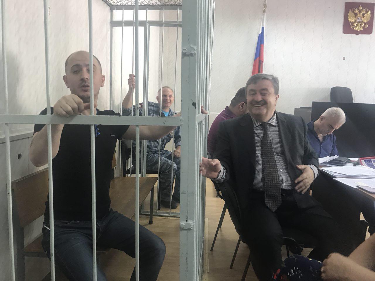 Мехман Гулиев за решеткой. Фото предоставлено "Кавказскому узлу" Расимом Гулиевым