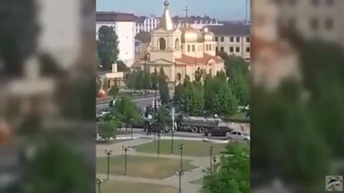 Скриншот видео с места нападения на церковь в Грозном https://www.youtube.com/watch?v=ubzraQN5jRU