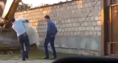 Похищение девушки в Кабардино-Балкарии. Фото: кадр видео https://www.instagram.com/p/BjHHQ0UH2VW/?taken-by=tut_nalchik_