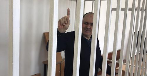 Оюб Титиев в зале суда. Грозный, 31 мая 2018 г. Фото: Пресс-служба ПЦ "Мемориал"