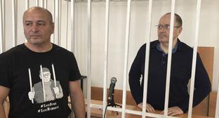 Оюб Титиев (справа) в зале суда. 31 мая 2018 г. Фото: Пресс-служба ПЦ "Мемориал"