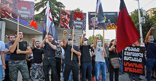 Активисты "Грузинского марша". © photo: Sputnik / STRINGER https://sputnik-georgia.ru/society/20180601/240722511/Policija-zaderzhala-chlenov-Gruzinskogo-marsha-v-centre-Tbilisi.html