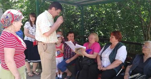 Участники схода жильцов многоквартирных домов на улице Макаренко в Сочи, 4 июня 2018 год. Фото Светланы Кравченко для "Кавказского узла"