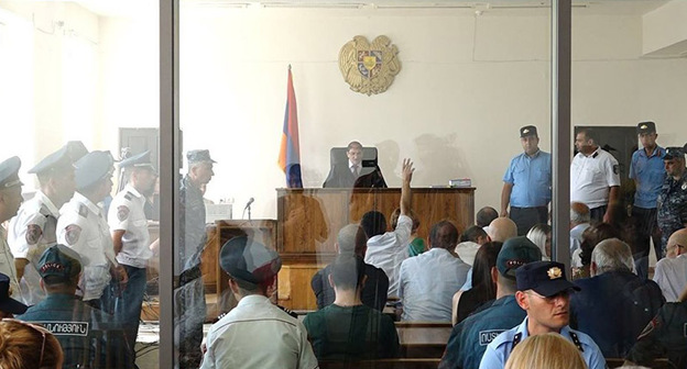 Заседание суда по делу "Сасна Црер". Фото © Sputnik / Aram Nersisyan
 https://ru.armeniasputnik.am/armenia/20170726/8086963/sud-reshil-nakazat-advokatov-sasna-crer.html
