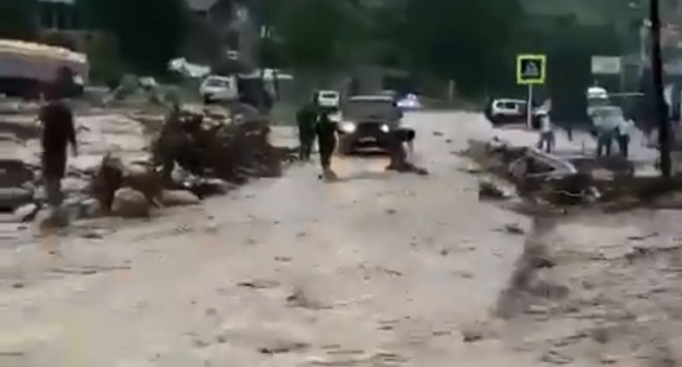 После ливневых дождей и схода селя в селе Верхний Гуниб. Скриншот с видео https://vk.com/video-74219800_456239995