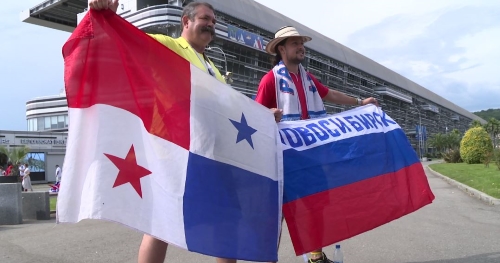 Болельщики с флагами Панамы и России перед матче в Сочи, 19 июня 2018 год. Фото Светланы Кравченко для "Кавказского узла".